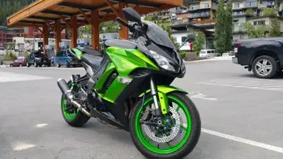 Kawasaki Ninja 1000, 41000k, green. Single owner, never dropped, stored in heated garage. Numerous m...