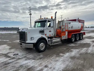 DD 15 500 hp deleted 25,000 hours 18 speed eaton 22.5 rears 425/65/22.5 fronts Tc412 spec tank 2 com...