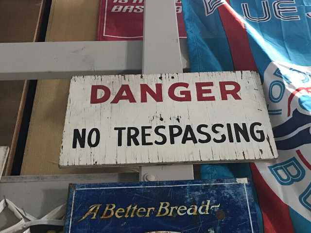 VINTAGE WOOD SIGNS - 1 X DOCTORS ONLY & 1 DANGER NO TRESPASSING in Arts & Collectibles in Mississauga / Peel Region - Image 2