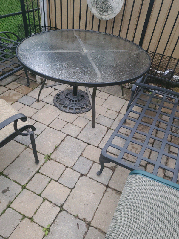 Patio set with two chairs and  table and Lounge Chaise Sunbrella in Patio & Garden Furniture in Mississauga / Peel Region - Image 11