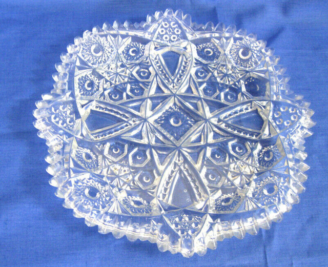 BEURRIER VERRE  VICTORIEN ANTIQUE PRESSED GLASS BUTTER DISH dans Art et objets de collection  à Ouest de l’Île - Image 4