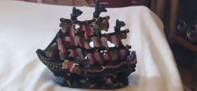 AQUARIUM, ENHANCE YOR AQUARIUM WITH THESE COOL ITEMS! PIRATE SH in Accessories in Sarnia - Image 3
