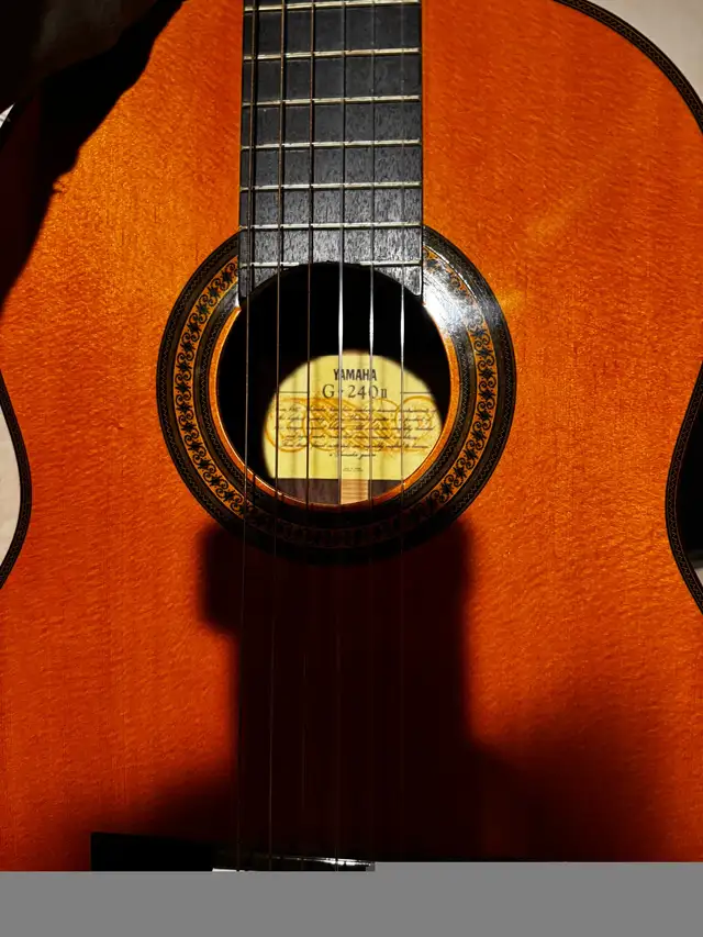 GUITARE CLASSIQUE YAMAHA G240 II in Guitars in City of Montréal - Image 6