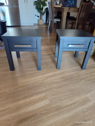 2 tables d'appoint avec faux tiroirs  Prix pour les 2, View more