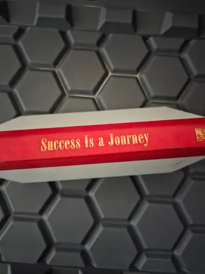 Livre en anglais : Success is a journey., View more