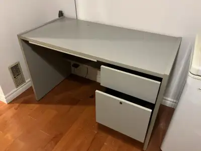 Bureau de travail à donner, View more