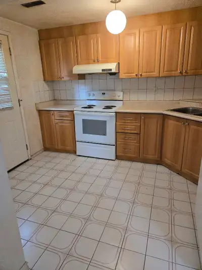 1 bedroom basement separate entrance avlb in malton from july