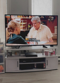 Toshiba Smart TV + Stand 