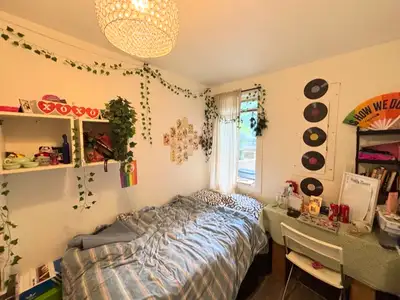 1 Private Room For Rent: $675 in Toronto Includes all utilities: - Heath - Hotwater - Electricity -...
