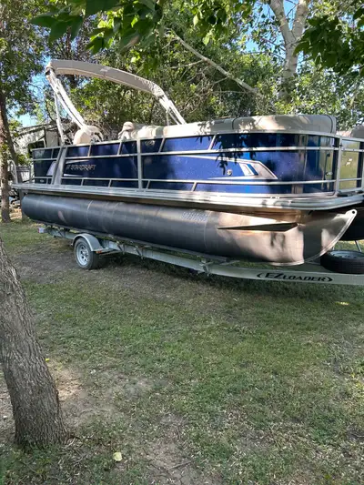 2021 StarCraft ex22 pontoon. 115hp mercury (maybe 25hrs on boat) has live well and fish finder. Come...