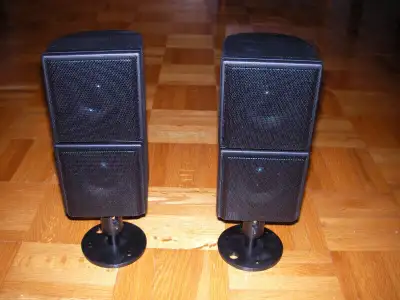 5 Haut-parleurs Momentum Cube-2 avec support ajustable, View more