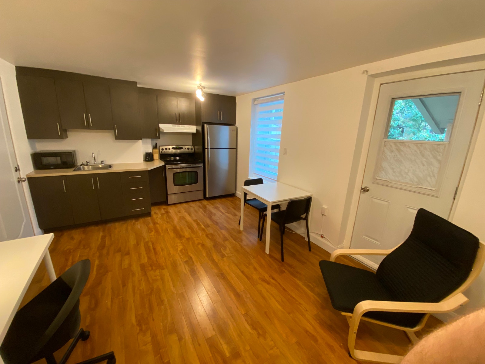 Super Studio loué tout compris, meublé et équipé au centre ville — photo 3