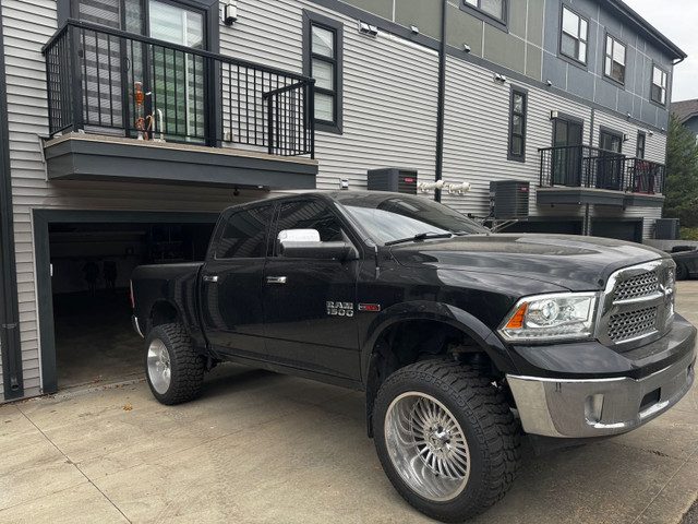 2017 Ram 1500 Larmie Eco Diesel in Cars & Trucks in Edmonton - Image 2