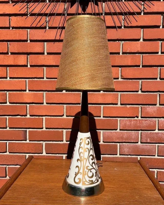 Lampe vintage MCM table lamp mid century 1960 in Indoor Lighting & Fans in City of Montréal - Image 4