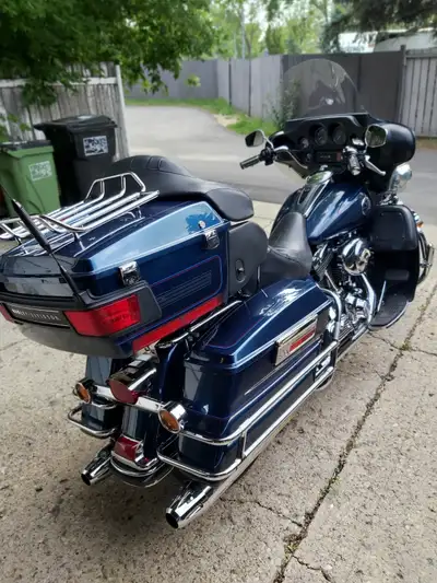 Beautiful Blue Harley-Davidson 64000 km, CB Intercom, new battery Runs and Looks Excellent