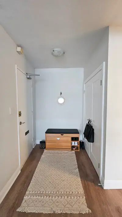 Lease Transfer – (PLEASE READ BELOW) Bright 1 Bedroom Corner Unit near Kennedy GO (Available NOW) Lo...