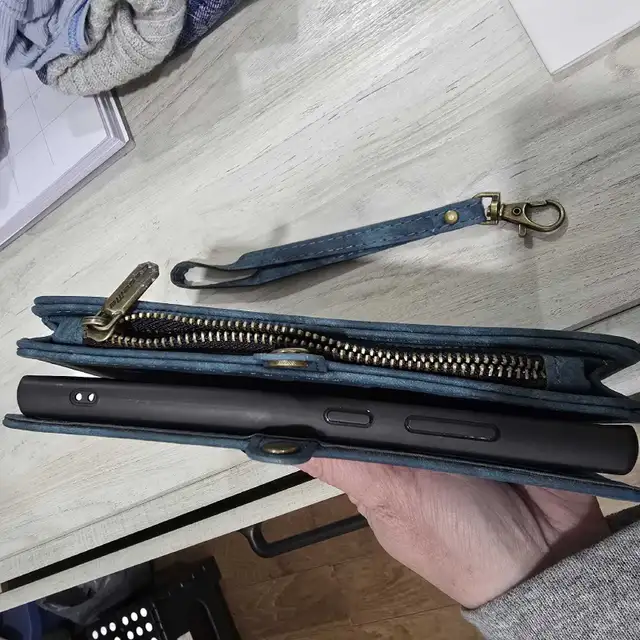 Phone Case/Wallet in Bags & Luggage in Oshawa / Durham Region - Image 5