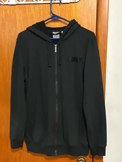 Size small but can fit a size medium-large. Barely worn. Stretchy material.