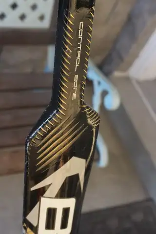 Hockey goal Stick Goalie paddle Right Hand catch Right Bauer Sup in Hockey in Markham / York Region - Image 4