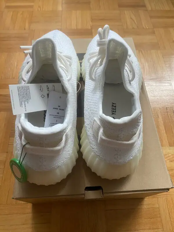 Adidas Yeezy 350 Boost in Men's Shoes in City of Toronto - Image 4