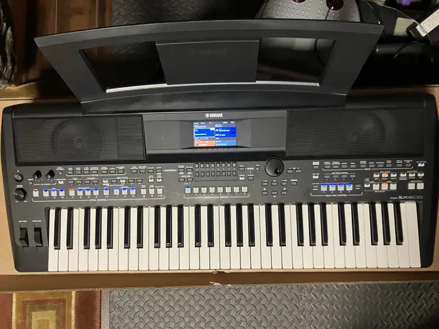 Yamaha PSR-SX600 keyboard piano in Pianos & Keyboards in Longueuil / South Shore - Image 3