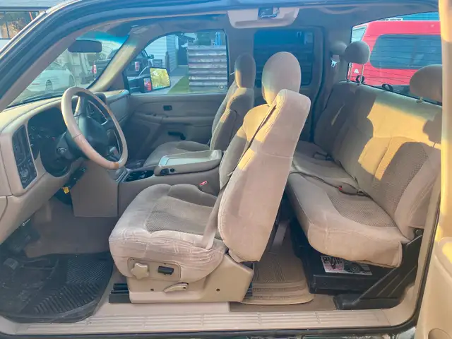 2001 Chevrolet 2500 HD Extended Cab 8ft Box 8.1L Eng 195,000km in Cars & Trucks in Quesnel - Image 6