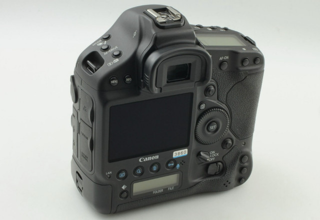 Canon 1DX Professional DSLR Camera (Like New) in Cameras & Camcorders in Ottawa - Image 3