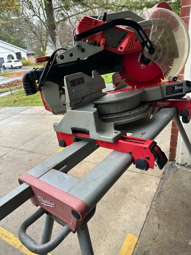 Milwaukee sliding miter saw 12” and stand in Power Tools in Mississauga / Peel Region - Image 4