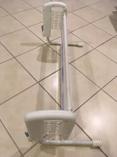 Adjustable bed rail for toddler bed. Great condition, from pet free and smoke free home.