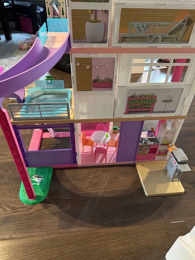 Barbie doll house  in Toys & Games in Markham / York Region - Image 2