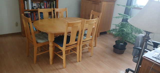 Solid wood table for sale in Dining Tables & Sets in Timmins