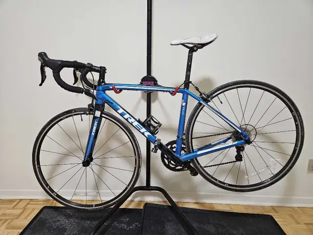 Trek Madone Two Bicycle in Road in Ottawa - Image 2