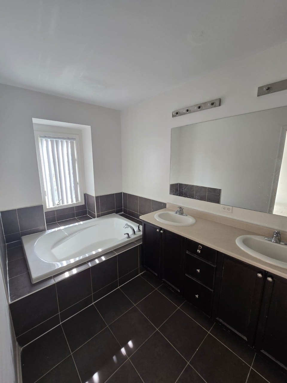 Modern 3-Bedroom Home for Rent in Brampton East 2