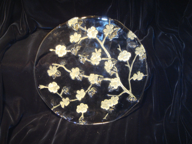 Crystal Torte Plate - Frosted Floral Design in Kitchen & Dining Wares in Edmonton