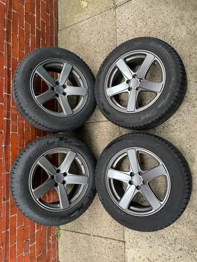 Wheels: 18 Inch Fitment: 95B Macan Base / S Quantity: 4 (Staggered) Tire Pressure Sensors (TPMS): Ye...