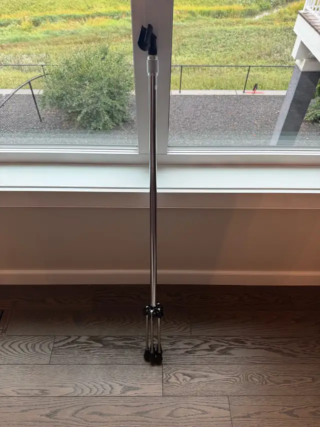 Realistic Microphone Stand558379255297495042