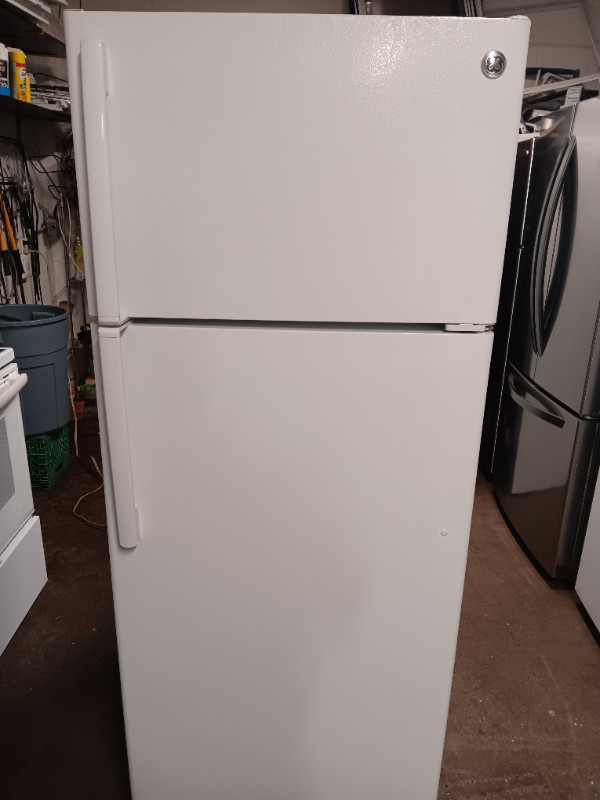 Nearly New GE 18' Refrigerator with 100 Day Warranty + Delivery in Refrigerators in Kitchener / Waterloo - Image 2