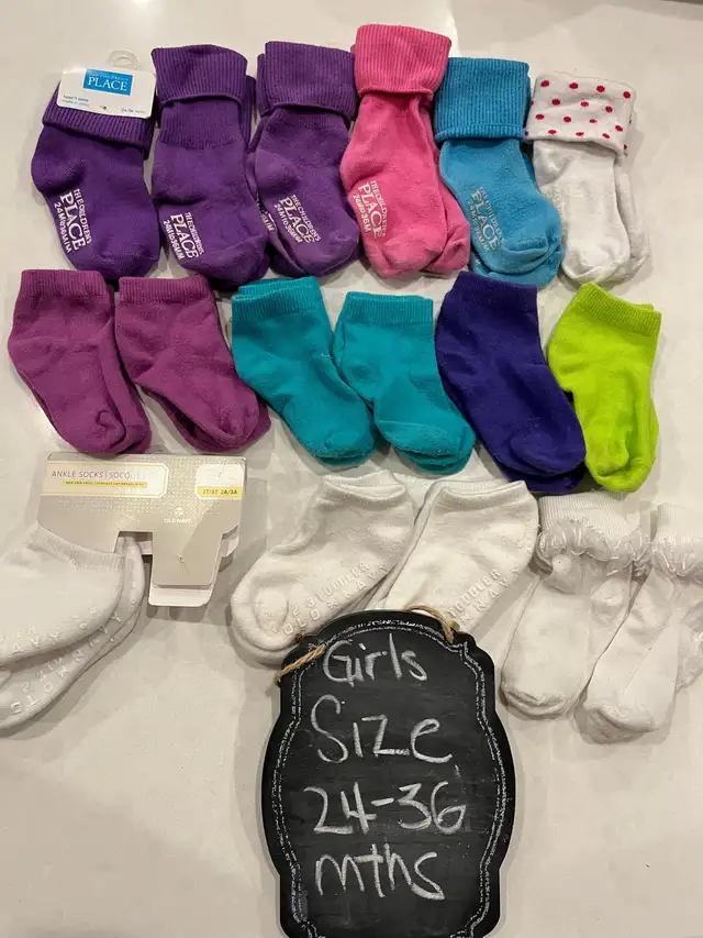 Lot of variety girls socks - age 24-36 months in Clothing - 2T in Calgary - Image 2