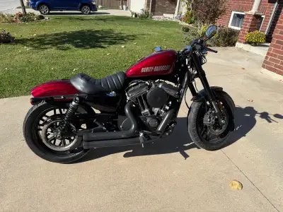 Canadian bike. Less than 8,000 km. 1200cc, dual front discs, and adjustable suspension. Keyless igni...