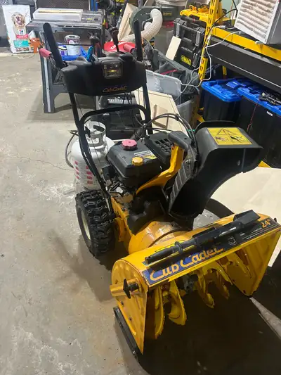 Cub Cadet 24&nbsp;in snowblower, View more