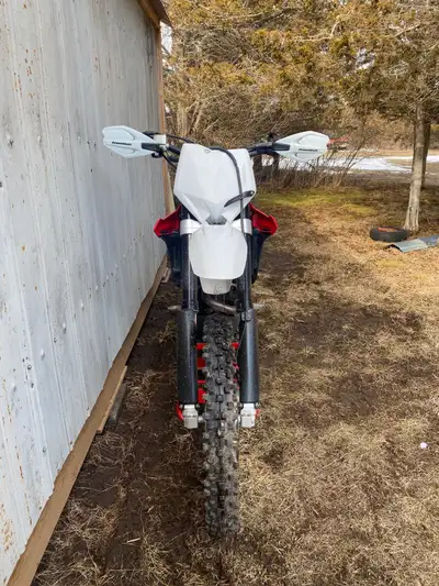 2012 husqvarna txc310 very clean bike, low hours, oil changes done every 8-10 hours, wheel bearings,...