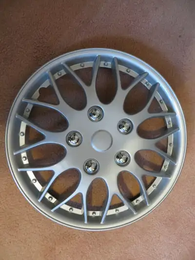 NEW AFTERMARKET 15 INCH WHEEL DISC. HIGH IMPACT PLASTIC ONE ONLY $12.00 CALL LEO IF INTERESTED 905-7...