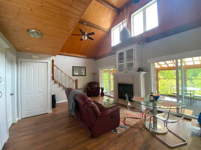 Le Petit Chalet Rouge - Enjoy amazing sun rises and sunsets in Quebec in Canada - Image 4