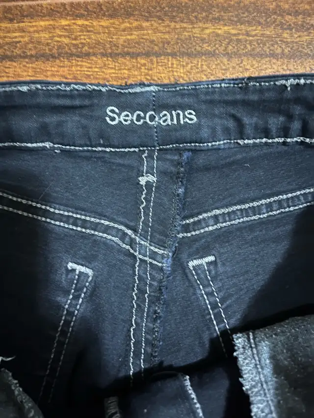 Second Yoga women’s size 30 skinny jeans, dark indigo wash in Women's - Bottoms in Oshawa / Durham Region - Image 3