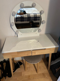 Lighted Mirror Makeup Vanity 