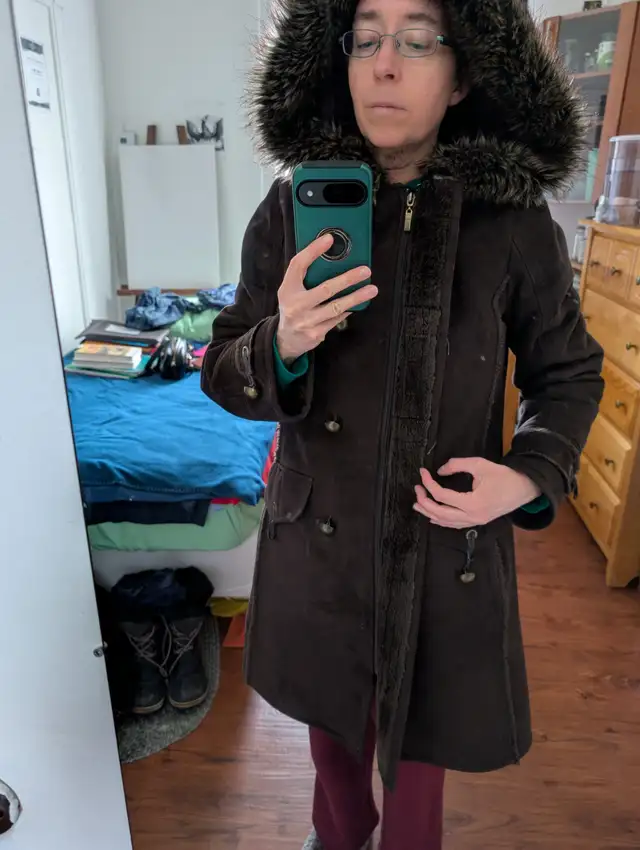 Manteau faux shearling Jessica brun/fake sheepskin brown coat in Women's - Tops & Outerwear in City of Montréal - Image 4