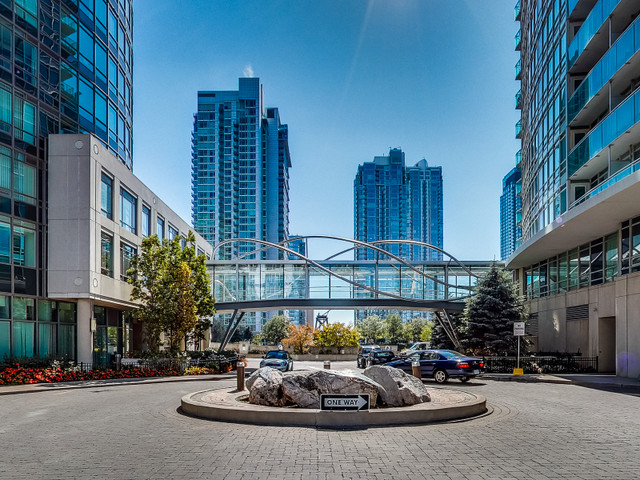 Close to Union Station - All utilities, heating & a/c included! in Long Term Rentals in City of Toronto