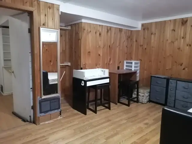 A large basement bedroom in Room Rentals & Roommates in City of Toronto - Image 5