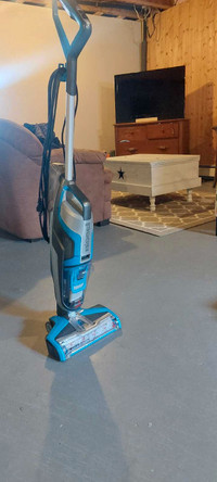 Vacuum/scrubber