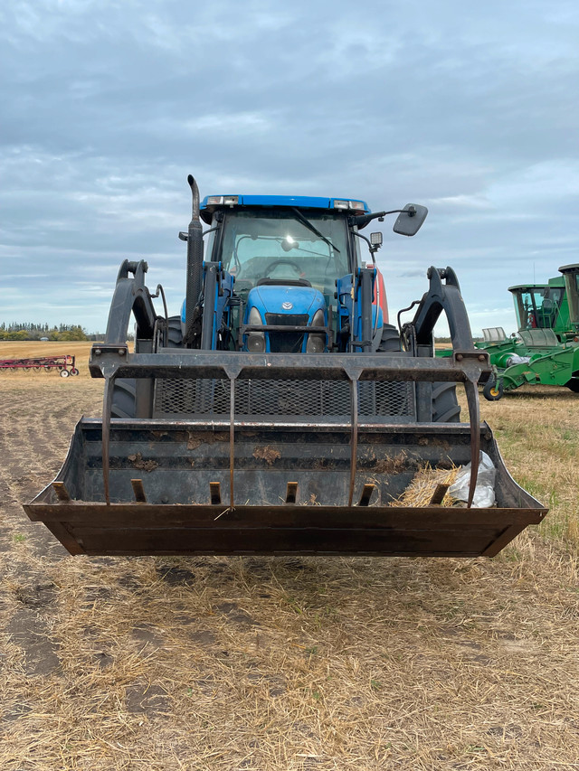 New Holland Tractor in Farming Equipment in Strathcona County - Image 2